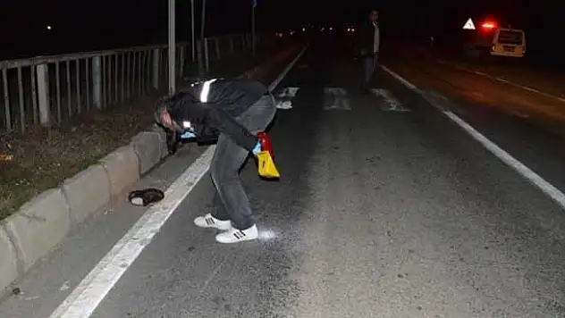 Yol kenarında yürürken canından oldu