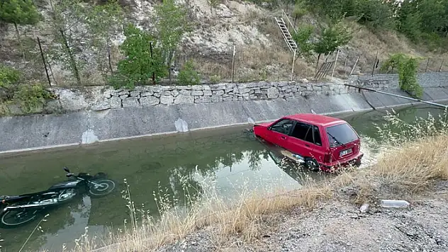 Yol verme kavgası sonrası yaşanan kazada araçlar sulama kanalına uçtu
