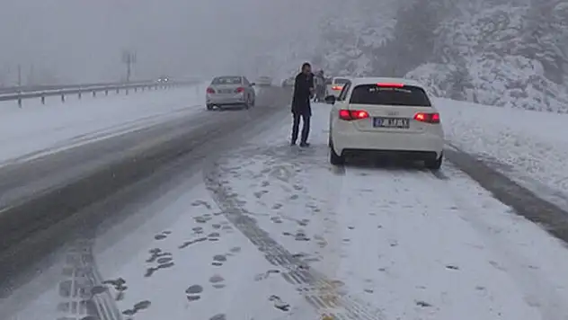 Yola çıkacaklar dikkat! Antalya-Konya kara yolunda ulaşıma kar engeli