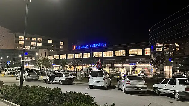 Yola fırlayan çocuğa iki otomobil çarptı