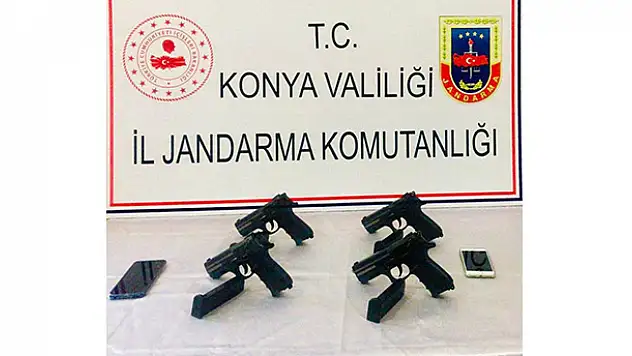 Yolcu koltuğuna gizlenen tabancalar ele geçirildi