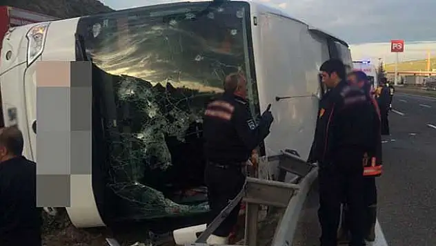 Yolcu otobüsü devrildi: 1 ölü, 38 yaralı