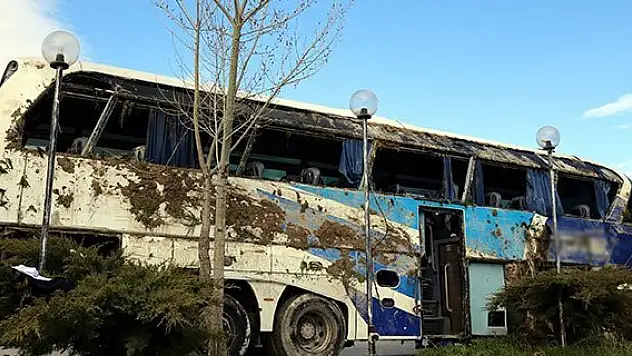 Yolcu otobüsü devrildi: 21 yaralı