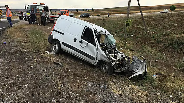 Yolcu Otobüsü İle Hafif Ticari Araç Çarpıştı: 1 Ölü