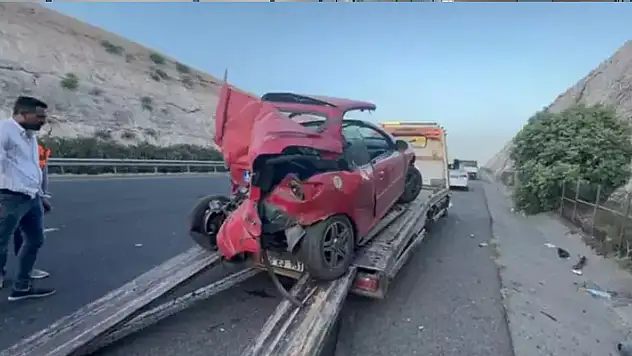 Yolcu otobüsü ile otomobil çarpıştı! Ölü ve yaralılar var
