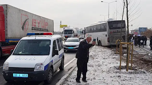 Yolcu otobüsü kaza yaptı, sürücü ehliyetsiz çıktı

