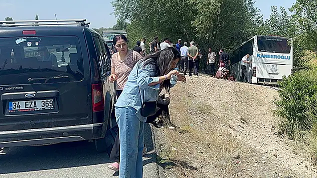 Yolcu otobüsü, mısır tarlasına girdi 2'si ağır 14 yaralı
