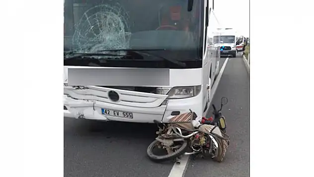 Yolcu otobüsü motosiklete çarptı: 1 ölü