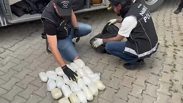 Yolcu valizinden 13 kilo metamfetamin çıktı