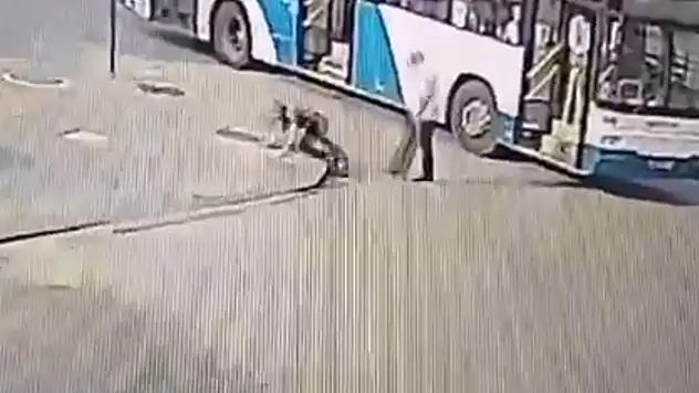 Yolcuyu otobüsten atan şoför: 20 yıl yattım, 20 yıl da senin için yatarım olay kamerada
