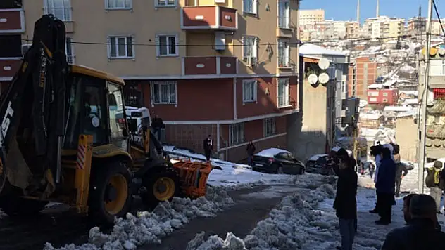 Yolda kalan araçların imdadına 'Alo Yolda Kaldım' ekipleri koştu