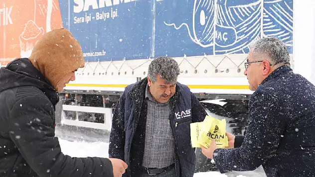 Yolda kalanların yardımına Ilgın Belediyesi yetişti