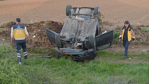 Yoldan çıkan otomobil metrelerce sürüklenip tarlaya uçtu: 1 yaralı