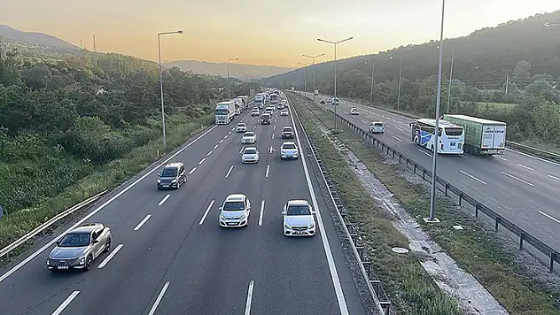 Yollarda bayram tatili yoğunluğu başladı