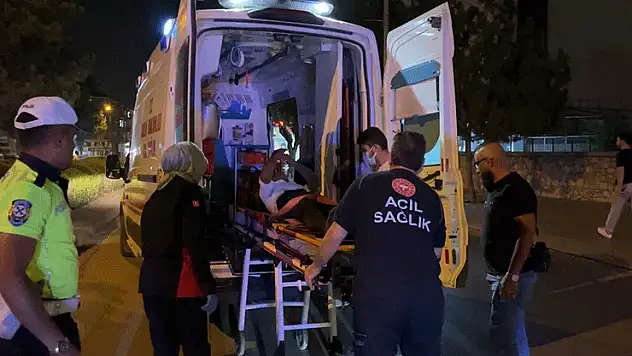 Yolun karşısına geçmeye çalışan kişiye çarptı, aracını bırakıp kaçtı