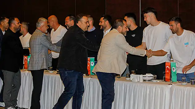 Yönetimden moral yemeği
