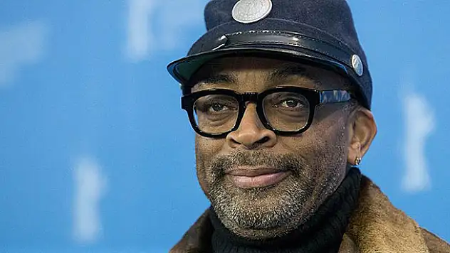 Yönetmen Spike Lee Oscar'ı NBA maçına giderek protesto etti
