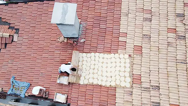 Yöresel lezzet çıtır tarhananın yapım telaşı sürüyor
