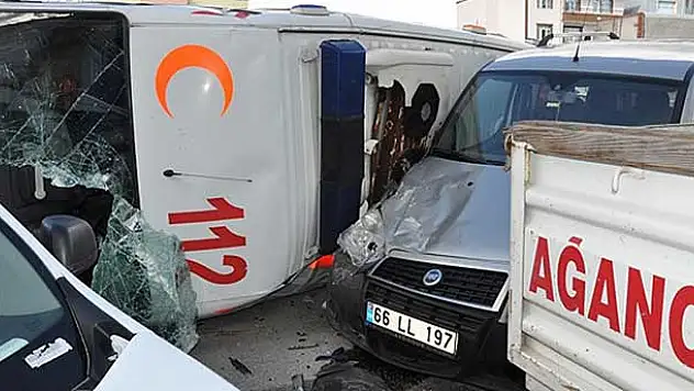 Yozgat'ta ambulansla otomobil çarpıştı: 1 ölü 3 yaralı
