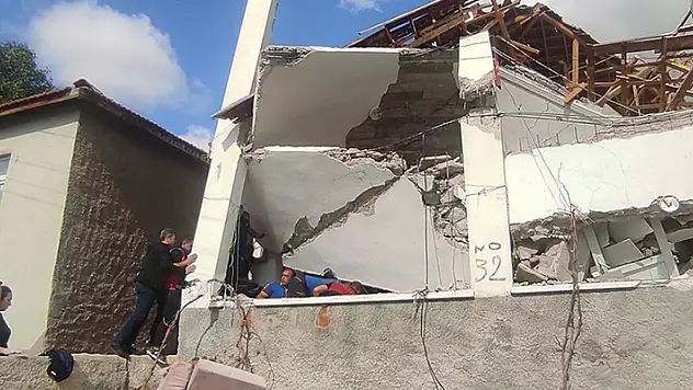 Yozgat'ta doğal gaz patlaması sonucu 2 katlı ev çöktü
