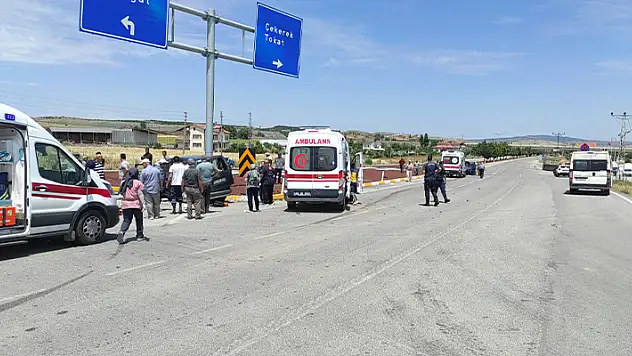 Yozgat'ta hafif ticari araç ile otomobilin çarpıştığı kazada 7 kişi yaralandı
