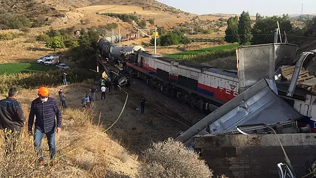 Yozgat'ta yük trenleri çapıştı: 2 yaralı