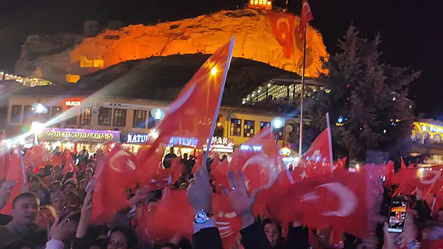 YSK, Ürgüp'te seçimlerin yenilenmemesine karar verdi vatandaşlar sokağa çıkarak kutlama yaptı
