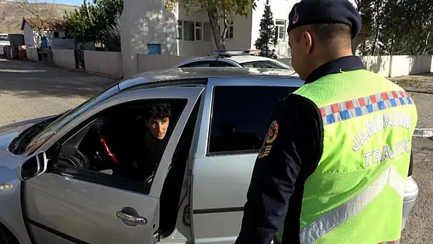 Yüksek ses müzikle uygulama noktasına giren sürücü: Ceza yesem de dinlerim
