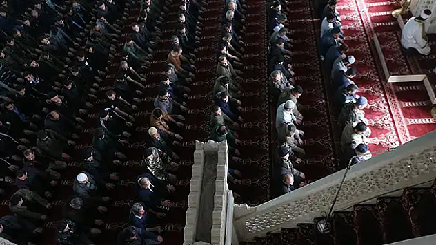 Yüksekova'da 34 gün sonra ilk cuma namazı