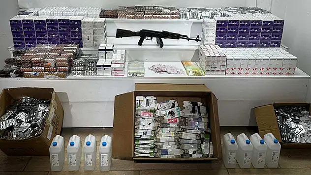 Yüksekova'da göçmen kaçakçılığı operasyonu: 12 gözaltı
