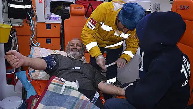 Yüksekova'da kar yüzünden mahsur kalan hasta kurtarıldı