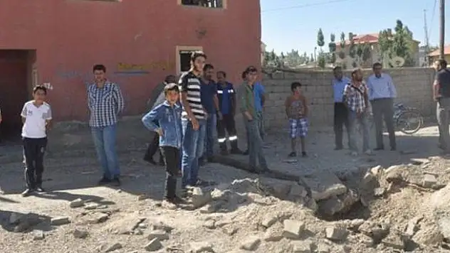 Yüksekova'da polis aracına bombalı saldırı