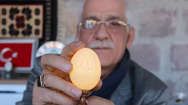 Yumurta kabuğuna 11 bin 827 delikle sanat
