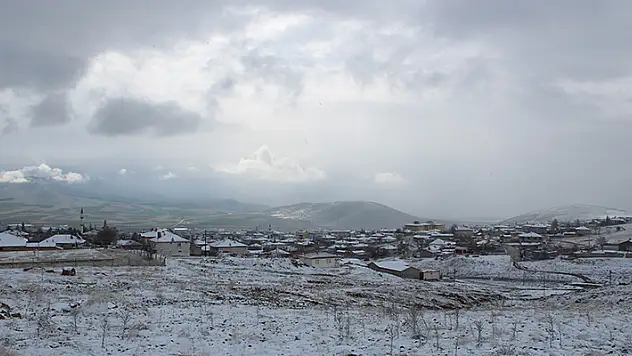 Yunak ilçesine kar yağdı

