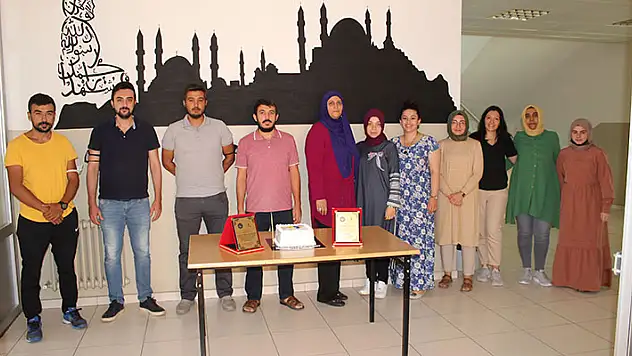 Yunak Orhan Erdem İmam Hatip Ortaokulu, 'e-Twinning Ulusal Kalite Etiketi' ödülü aldı