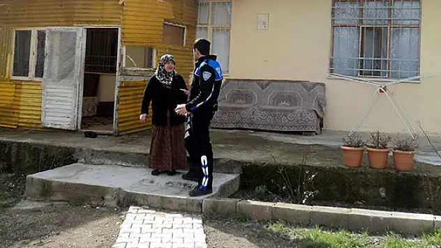 Yunak polisinden yardım