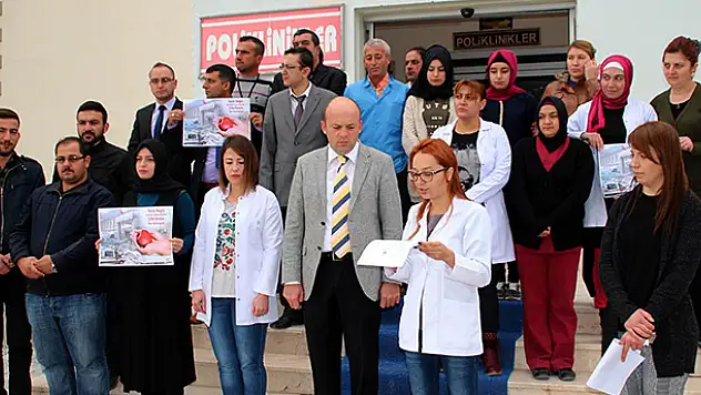 Yunak Sağlık Çalışanlarından Teröre Protesto