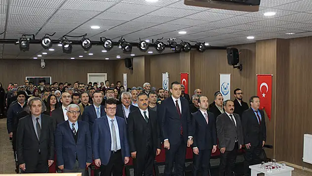 Yunak'ta 'Çocuk ve Ergenlerde Teknoloji Bağımlılığı' Konferansı