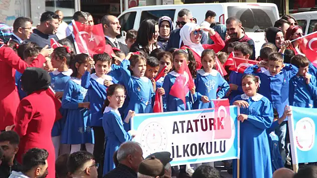 Yunak'ta Cumhuriyet'in 100. yılı coşkuyla kutlandı
