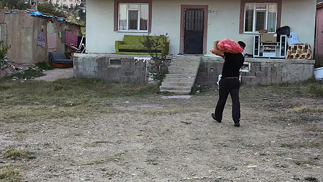 Yunak'ta dar gelirli ailelere gıda desteği verildi
