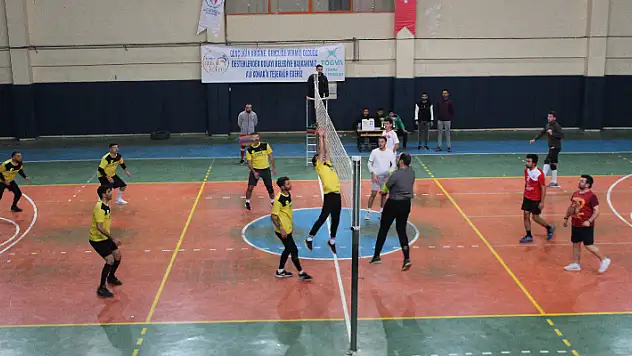 Yunak'ta düzenlenen voleybol turnuvası sona erdi
