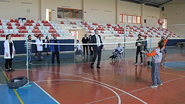 Yunak'ta 'Engelleri Kaldırıyoruz, Spor ve Sanatla Buluşuyoruz' etkinliği