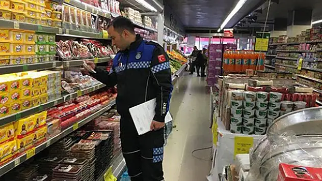 Yunak'ta Kovid-19 önlemleri kapsamında marketler denetlendi