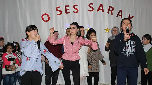 Yunak'ta köy okulu öğrencilerinin ses yarışması