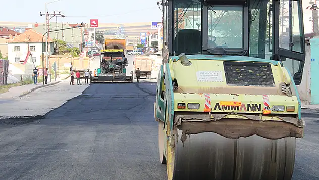 Yunak'ta sıcak asfalt çalışmaları
