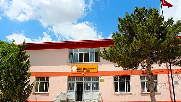 Yunak'ta tarım alanı, tarla ve süs bitkileri dalları açıldı