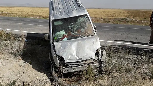Yunak'ta trafik kazası: 2 yaralı