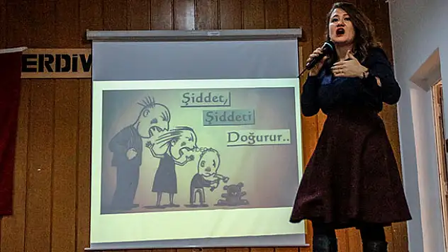 Yunak'ta uyuşturucuyla mücadele ve kadına şiddet konulu panel