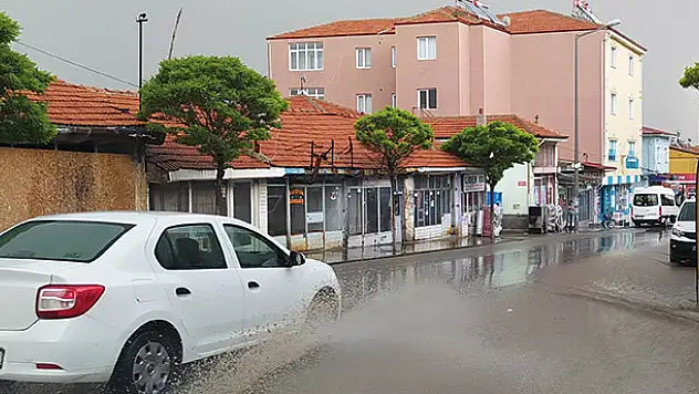Yunak'ta yağmur etkili oldu