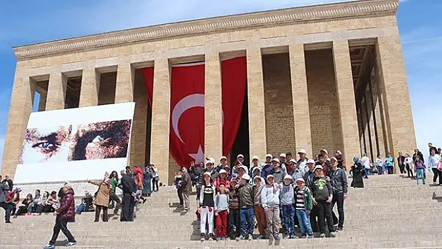 Yunaklı öğrenciler Ankara'ya gezdi